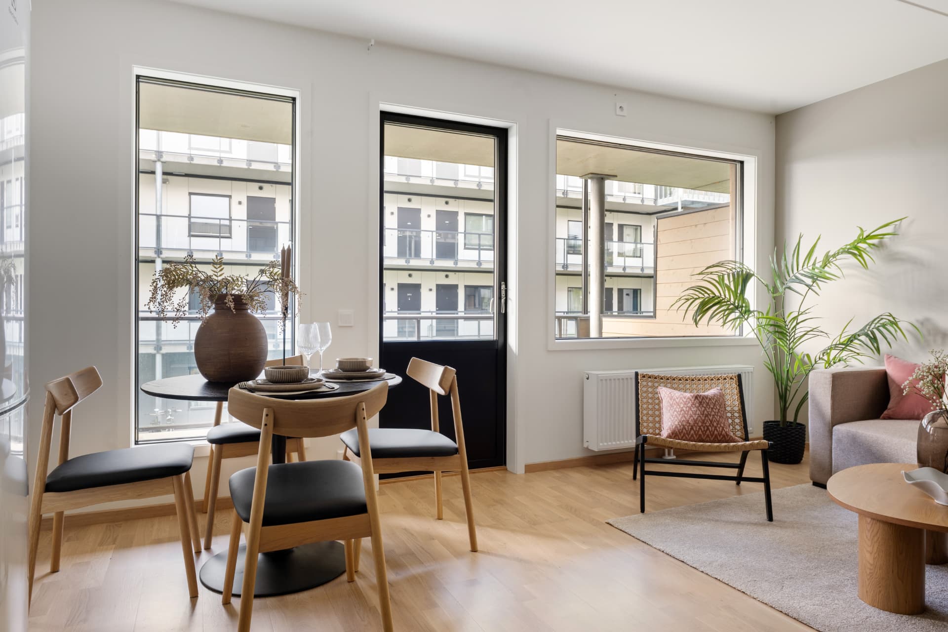Leilighet C-203 — spiseplass og stue